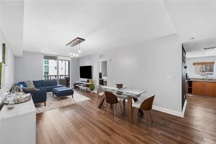 Building Photo - 170 SE 14th St