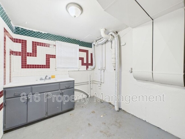 Building Photo - 6304 E 150th Terrace