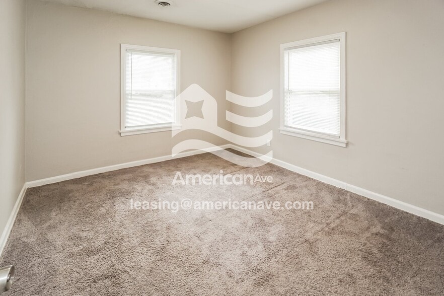 Building Photo - 20 Leander Dr