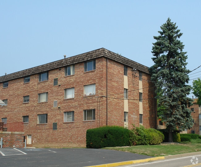 Building Photo - The Pinemont