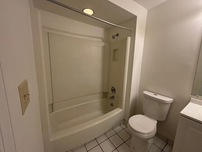 Building Photo - Home For Rent - Thornberry Townhomes!