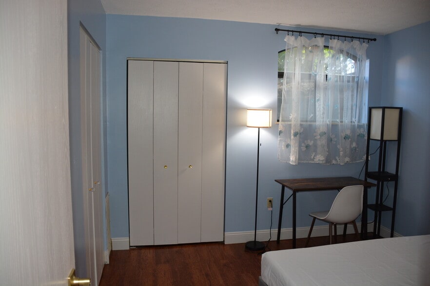 Building Photo - 3267 Niagara Sq