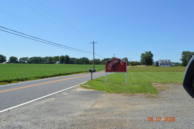 Building Photo - 14 Homestead Ln