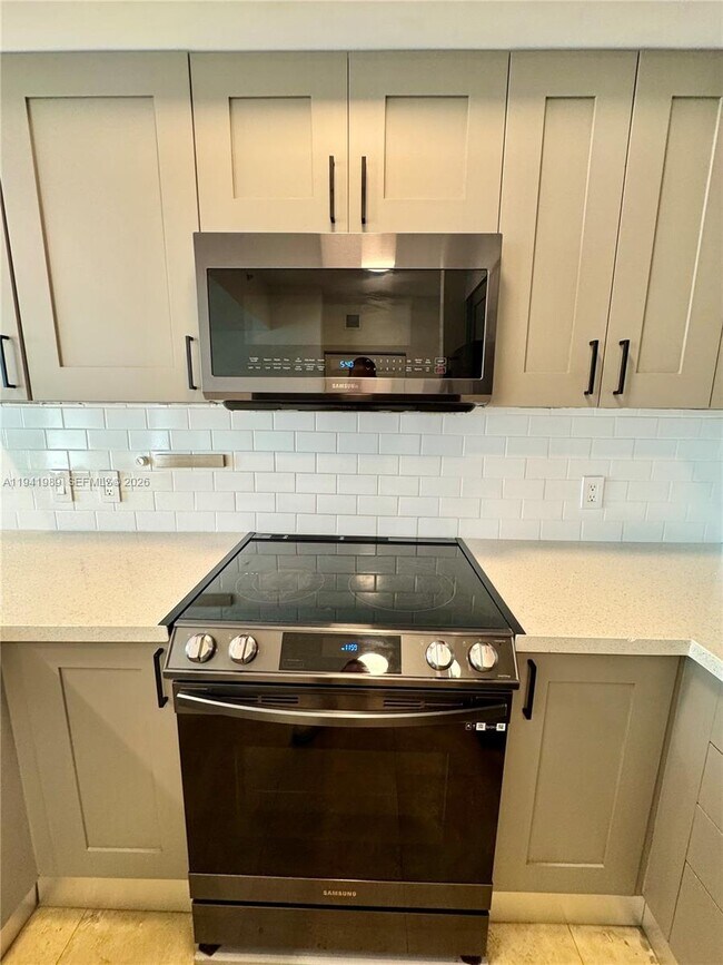 Building Photo - 1755 E Hallandale Beach Blvd