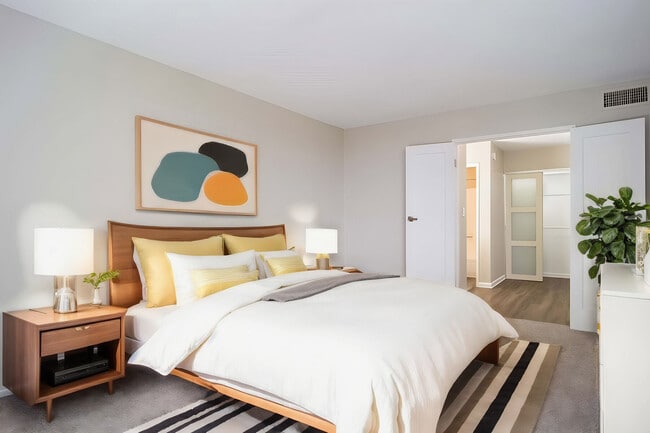 Building Photo - Indie Fairview