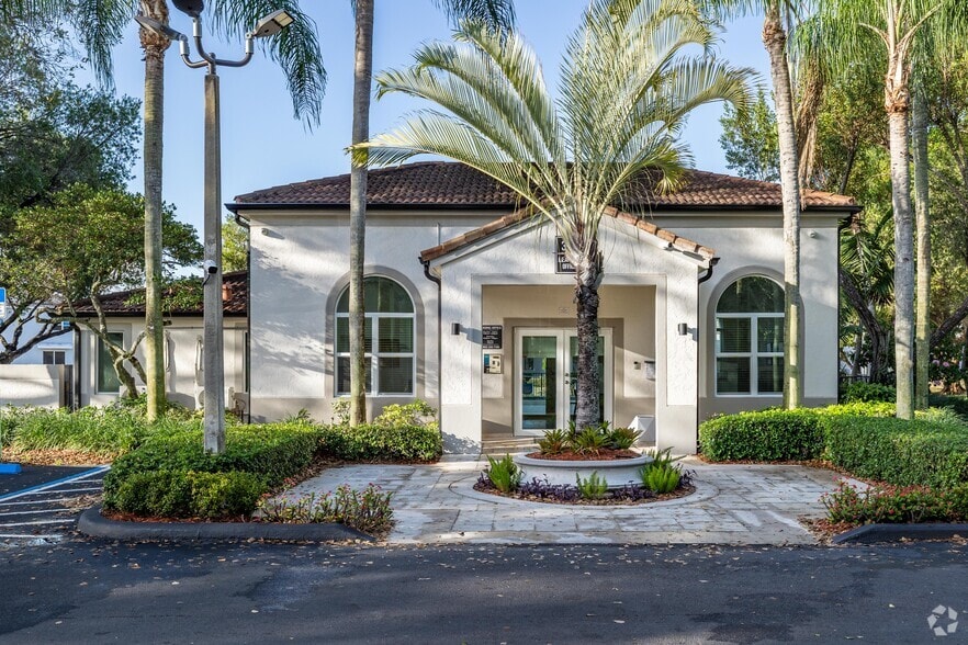 Leasing Office - Riverwalk I Apartments