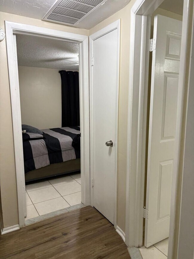 Building Photo - Move-In Ready 3BR/2BA single-Family Home i...