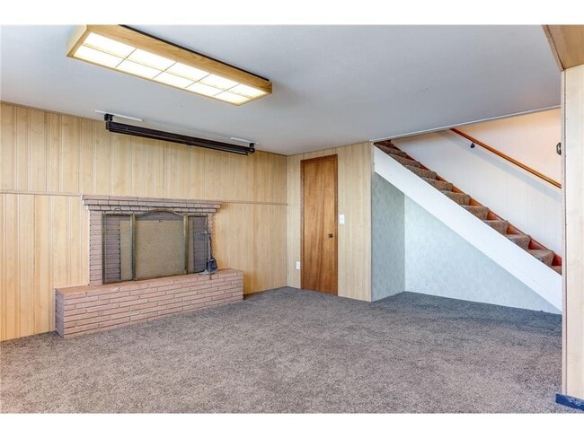 Building Photo - 2331 W Medicine Lake Dr