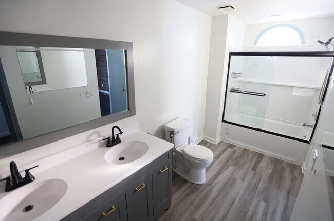 Building Photo - 2115 Brook Trails Ct SE