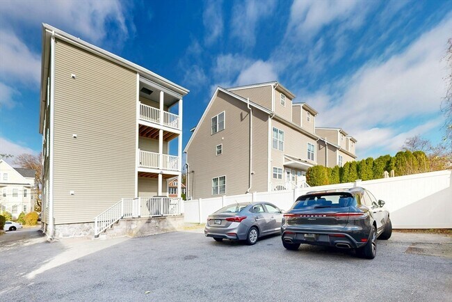 Building Photo - 38 Pearl St