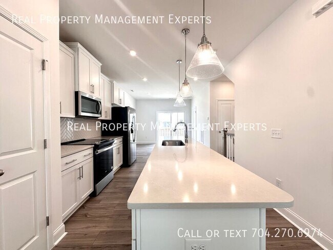 Building Photo - 5027 Layman Dr