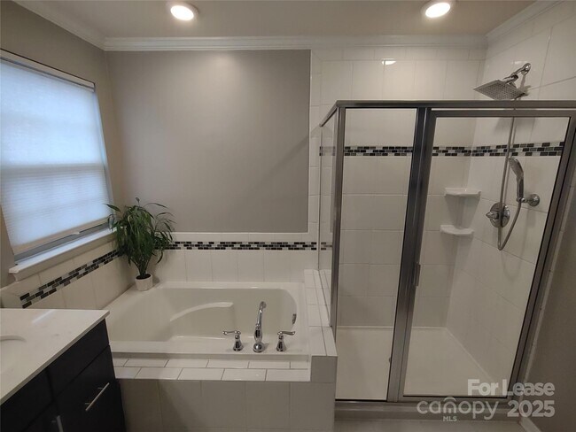 Building Photo - 4068 Zilker Park Dr