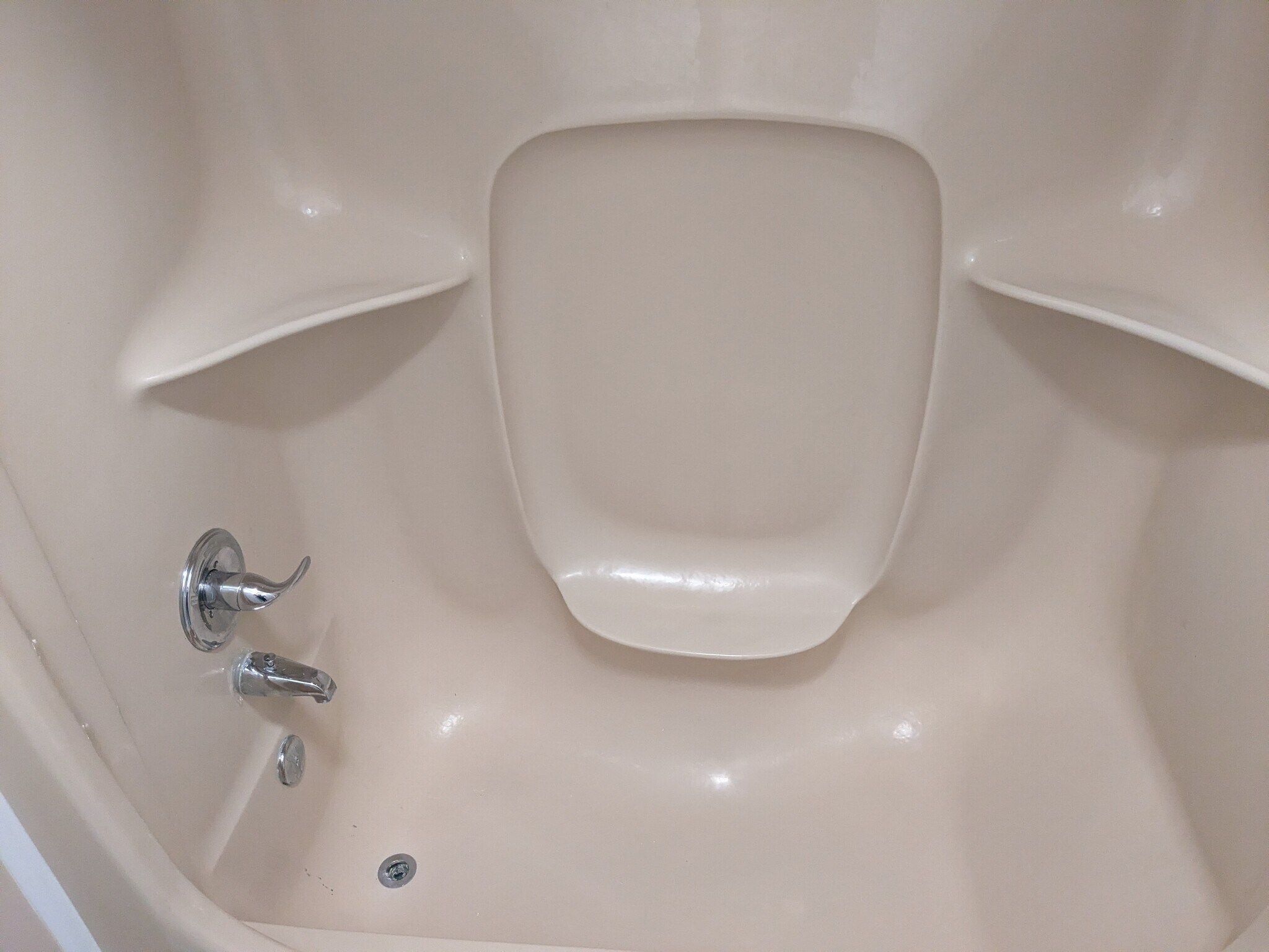 Bath Tub - 5350 Camelot Dr