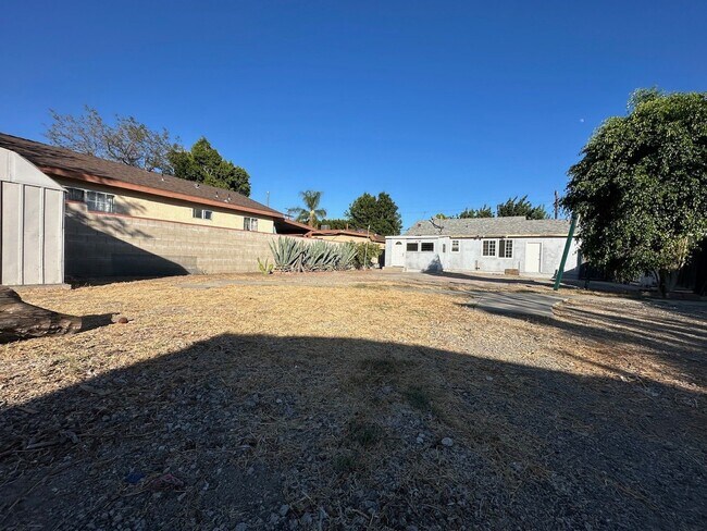 Building Photo - 14011 Daventry St