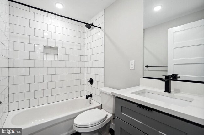 Building Photo - 3519 Hamilton St