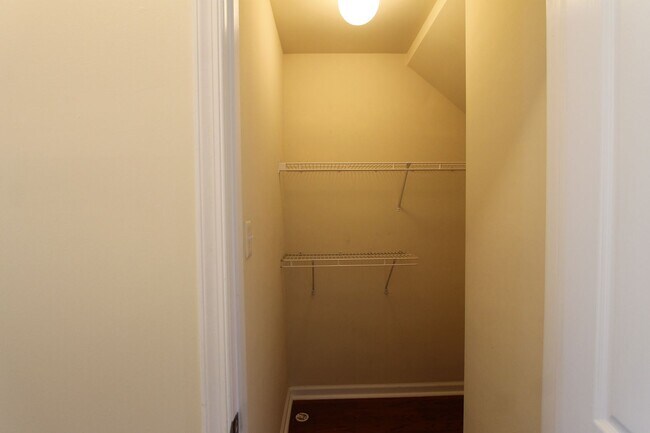 Building Photo - 316 Ross Ct