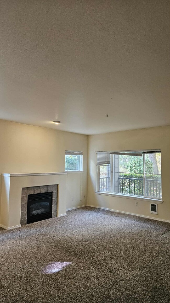 Building Photo - 2127 Hammond Ave