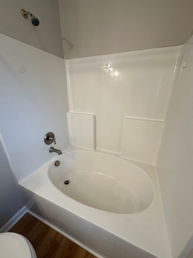 Building Photo - 104 Hooks Glenn Dr