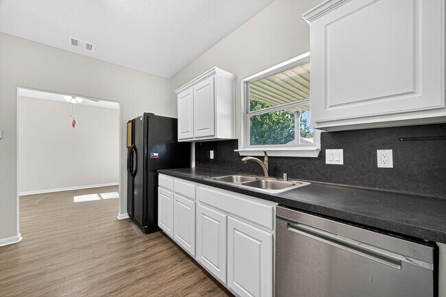 Building Photo - 7126 White Willow Ln