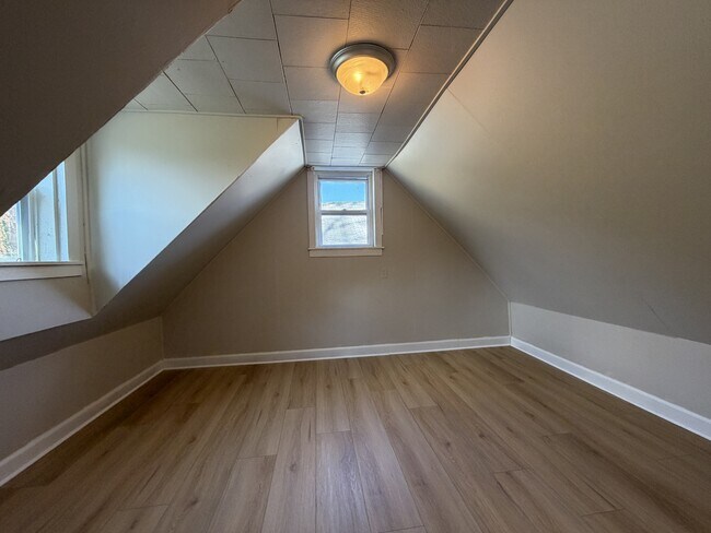 Building Photo - 607 C St
