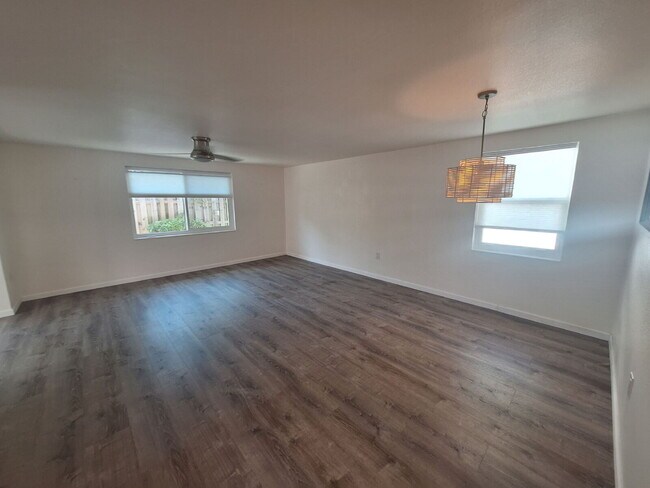 Building Photo - Charming Villa for Rent in Venice Gardens