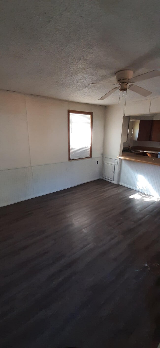 Building Photo - 17237 N Hwy 71