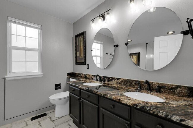 Building Photo - 11565 Crow Hill Dr