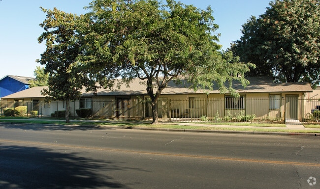 Building Photo - Cedar Creek