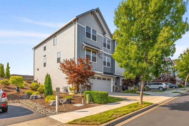 Building Photo - Beautiful Gated Fisher’s Landing Townhome with 4 Bedrooms, Gas Fireplace & Central AC
