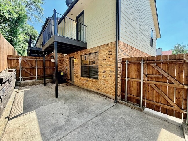 Building Photo - 1251 Dallas Dr