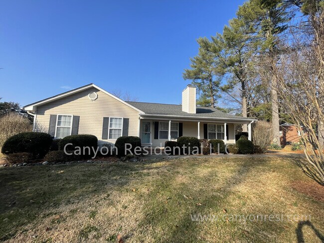 Building Photo - Beautiful 3b Room!Move in ready!