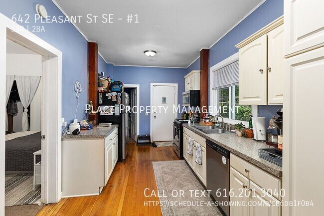 Building Photo - 642 Pleasant St SE