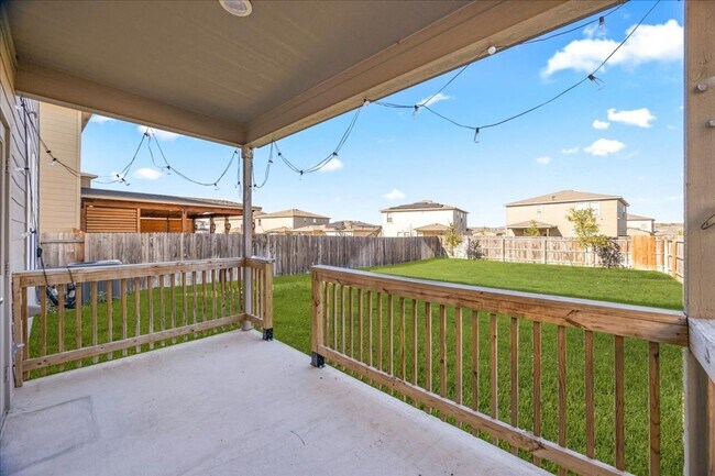 Building Photo - Light-Filled Home in Amenity-Rich Community with Pool & Park!