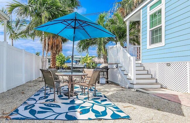 Building Photo - 5031 5th Ave