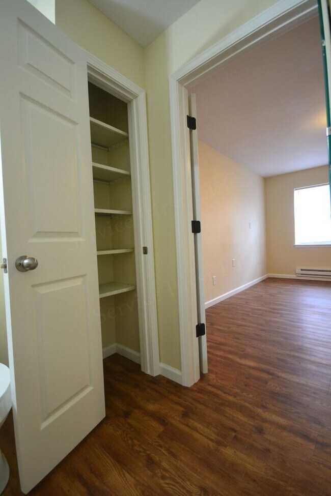 Building Photo - Longton Apartments