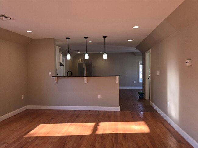 Building Photo - 3 Pearl St