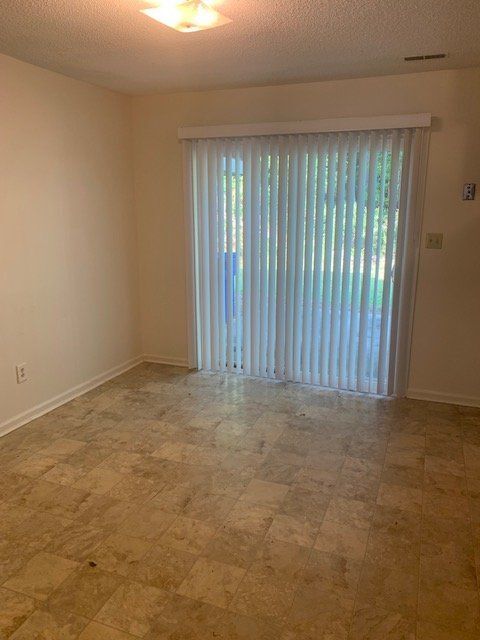 Building Photo - 1046 Bay St