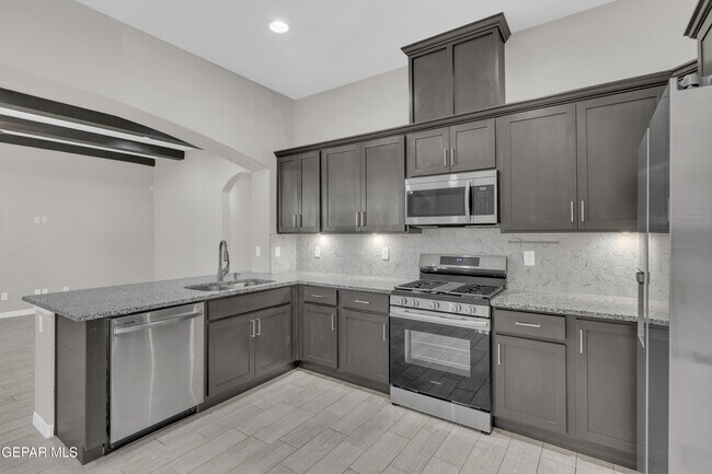 Building Photo - 10613 Hidden Palm Pl