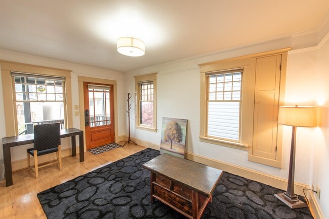 Building Photo - 1208 E Barclay Ct