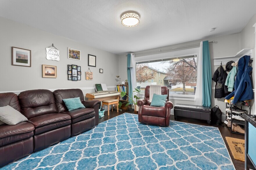 Living Room - 432 S 100 E