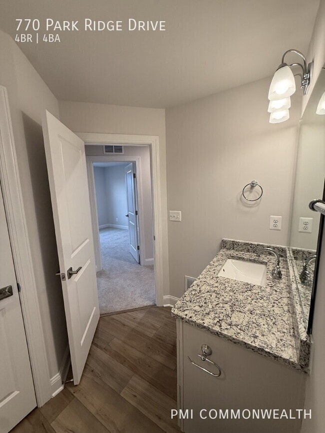 Building Photo - 770 Park Ridge Dr