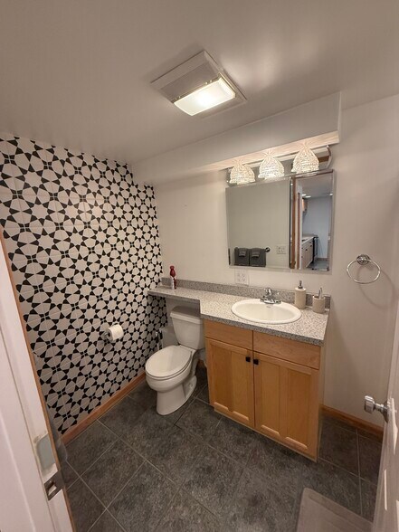 Building Photo - 306 S 193rd St