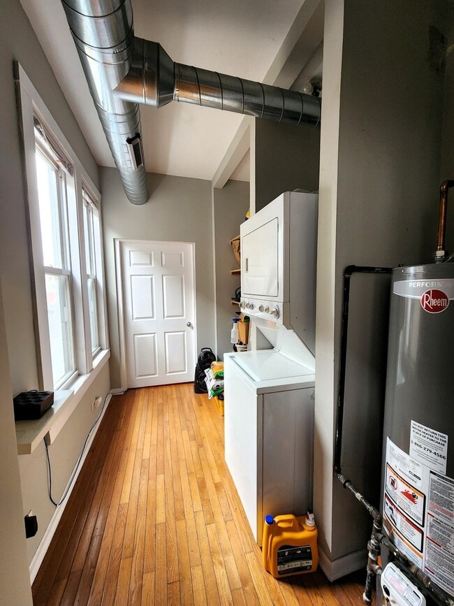 Building Photo - 973 W 19th St