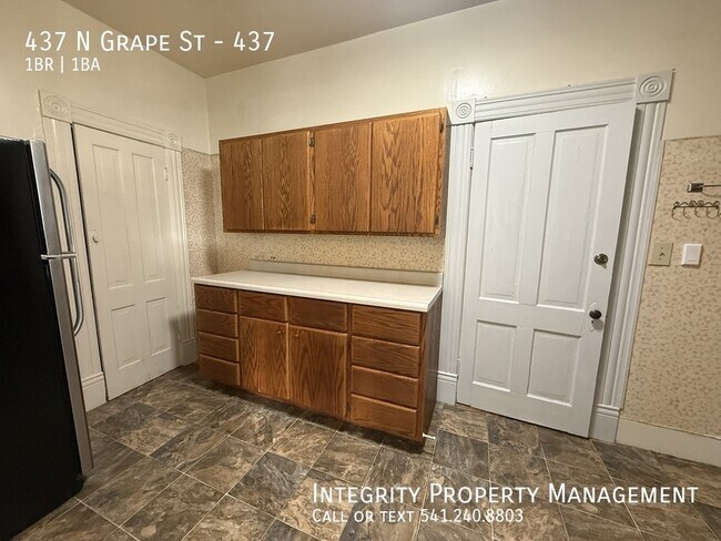 Building Photo - 437 N Grape St