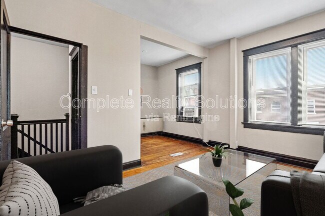 Building Photo - 3001 S Compton Ave