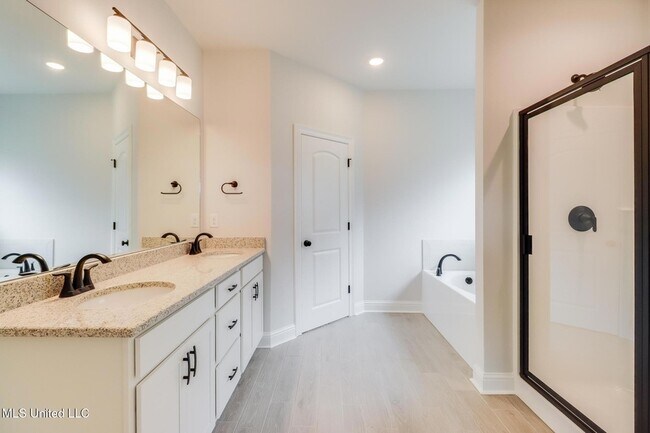 Building Photo - 15235 High Point Dr