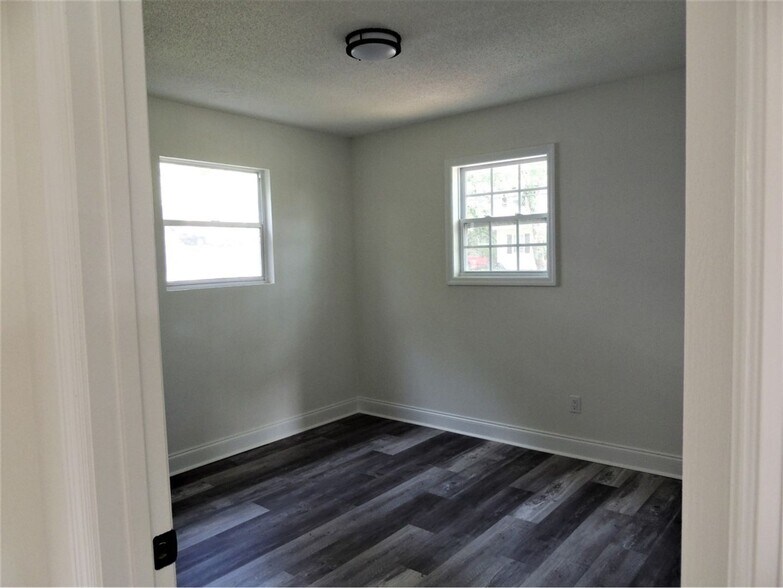 Building Photo - 738 Sylvan