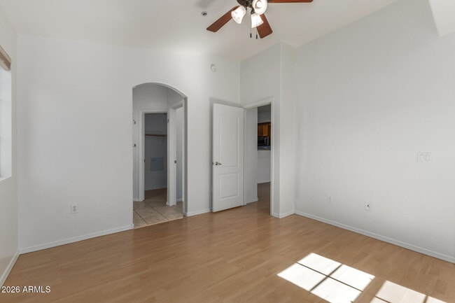 Building Photo - 2402 E 5th St