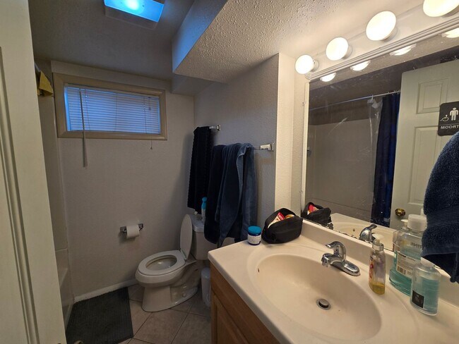 Building Photo - Preleasing Spacious 5-Bedroom Home with Finished Basement, Large Backyard & Attached Garage