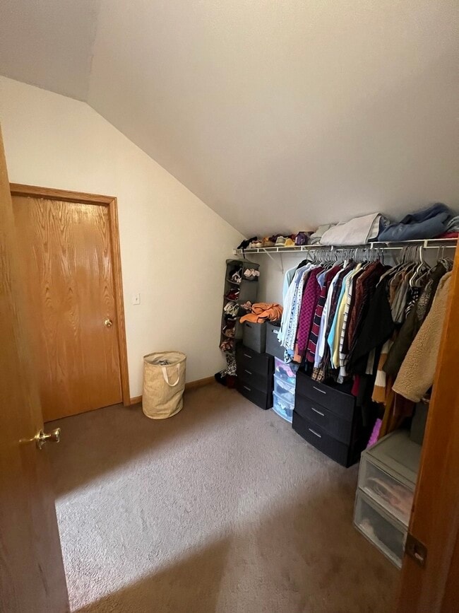 Building Photo - 4101 N Kenmore Ave